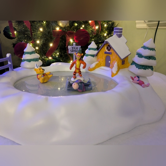 Vintage NOMA Pooh Animated Skating Pond ❄️ - Picture 4 of 9
